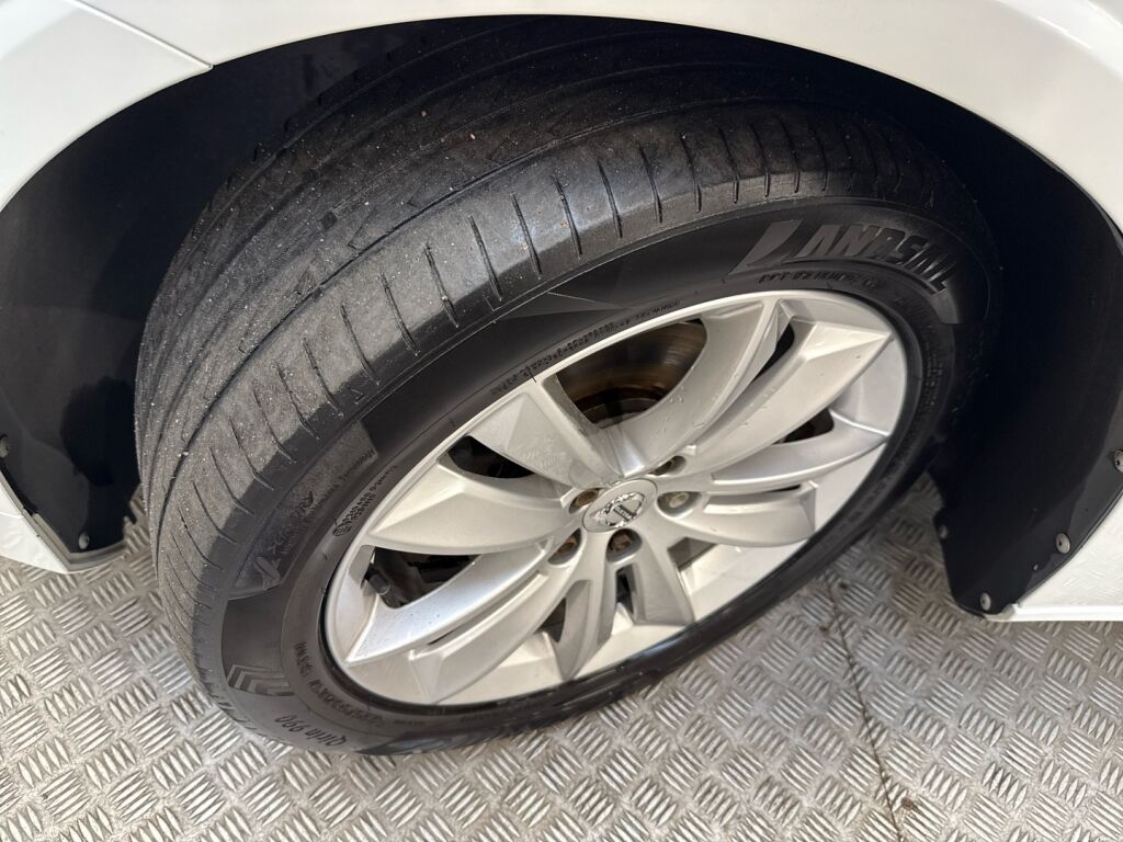 Volvo V60 2018 Valkoinen