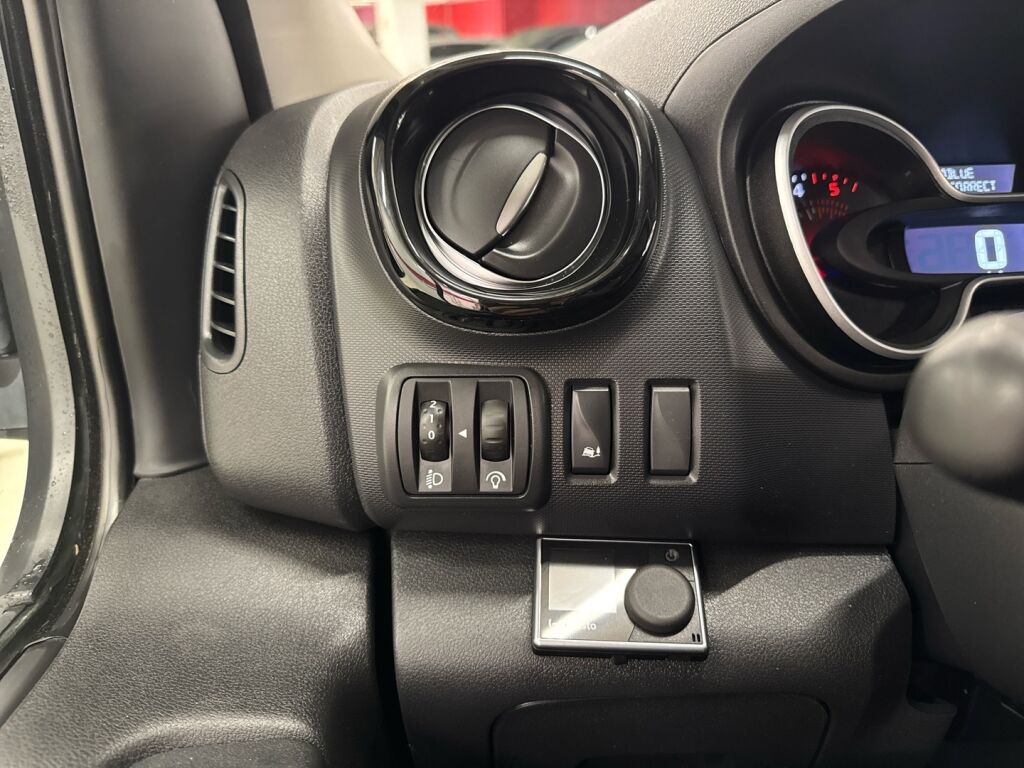 Nissan NV300 2021 Hopea