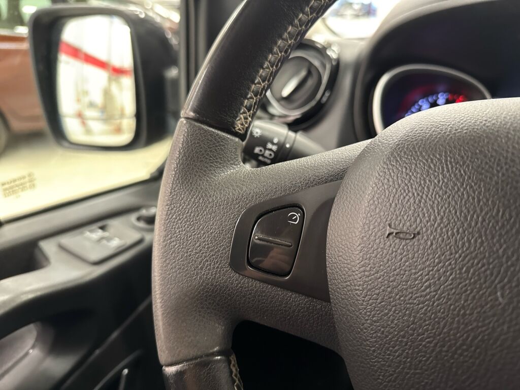 Nissan NV300 2021 Hopea