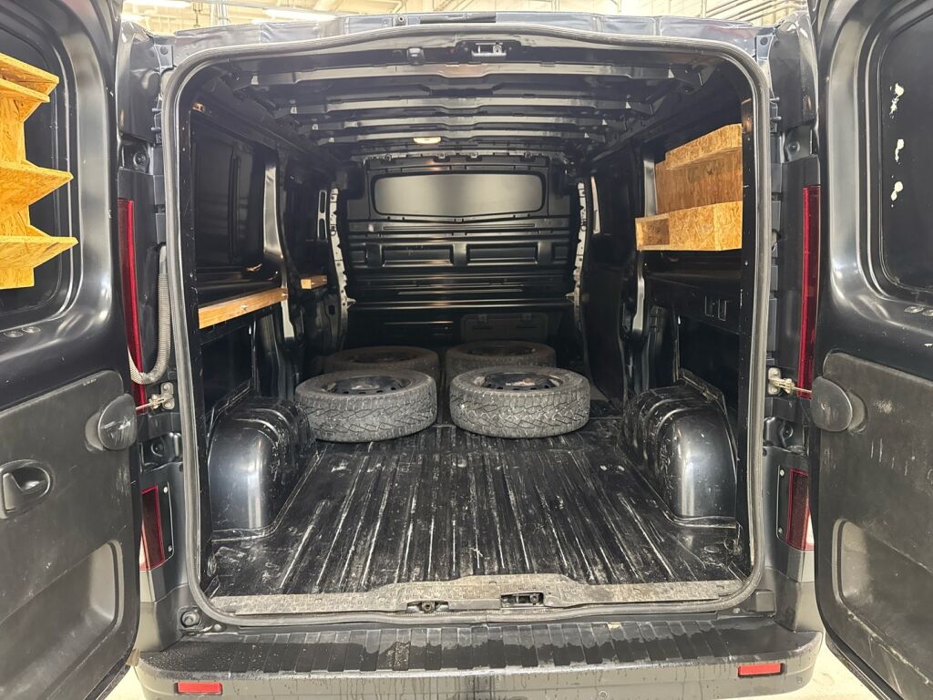 Nissan NV300 2021 Hopea