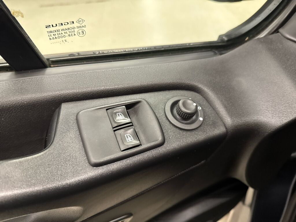 Nissan NV300 2021 Hopea