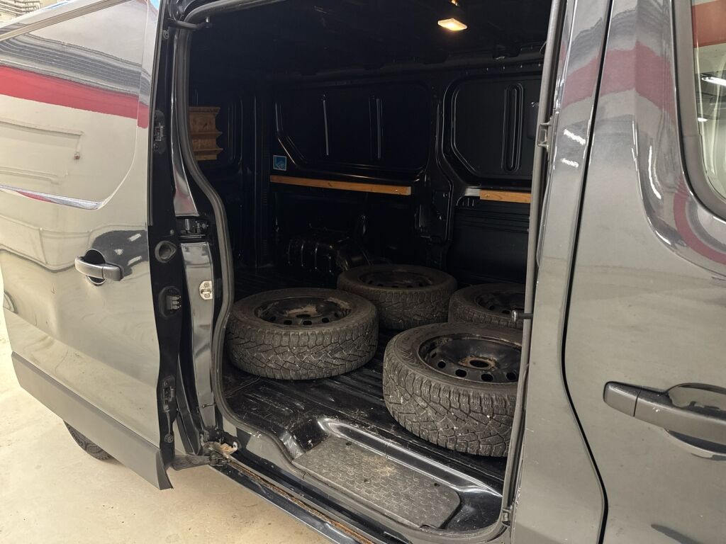 Nissan NV300 2021 Hopea