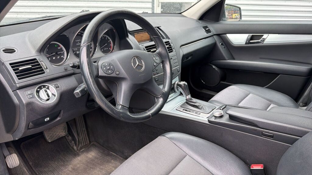 Mercedes-Benz C 2010 Harmaa