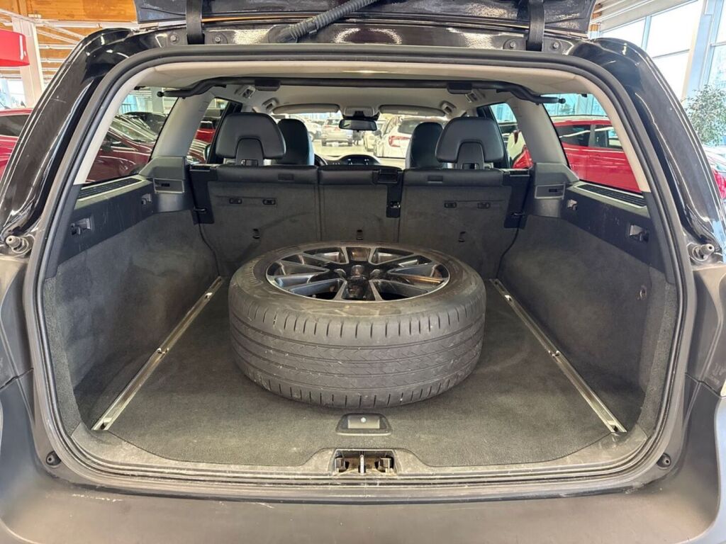 Volvo XC70 2015 Musta