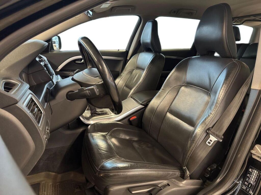 Volvo XC70 2015 Musta