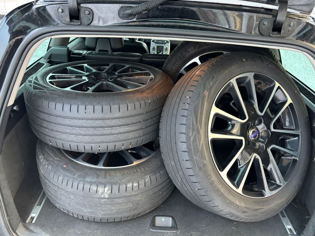 Volvo XC70 2015 Musta