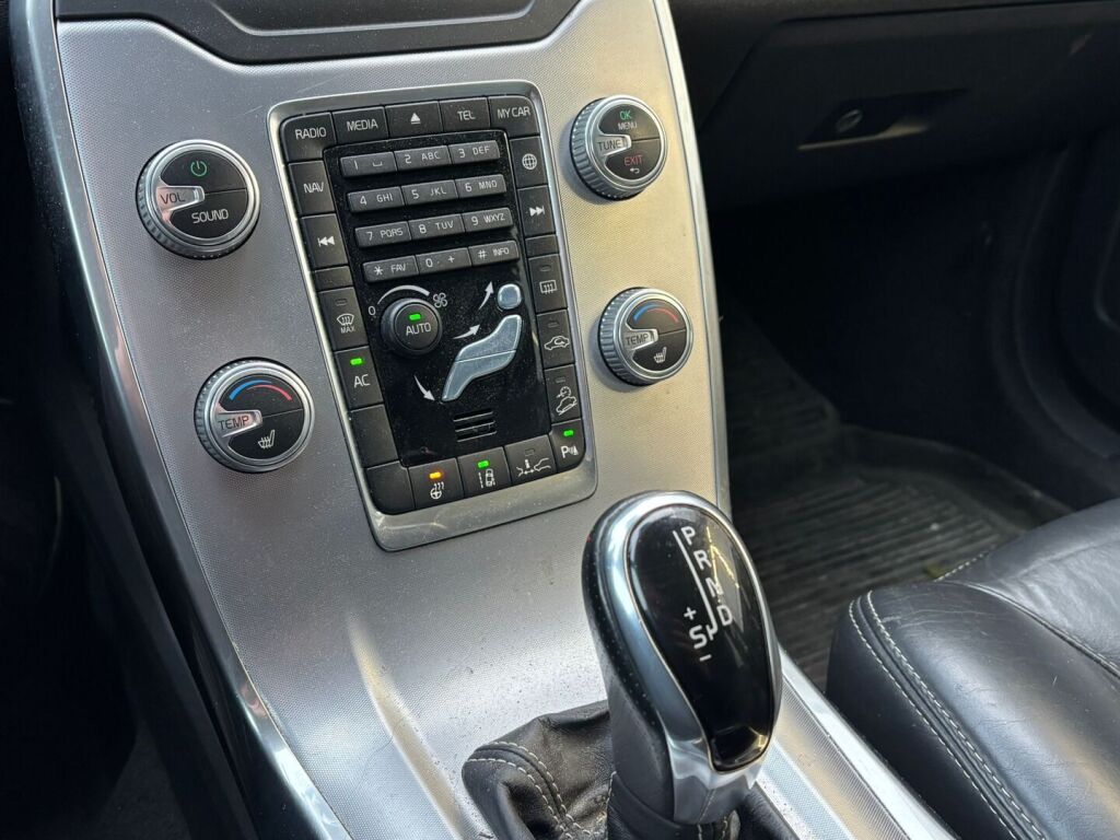 Volvo XC70 2015 Musta