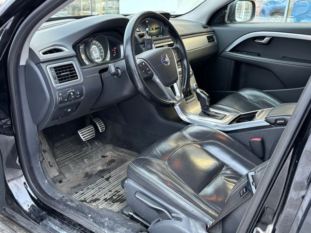 Volvo XC70 2015 Musta