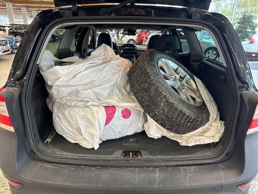 Volvo XC70 2015 Musta