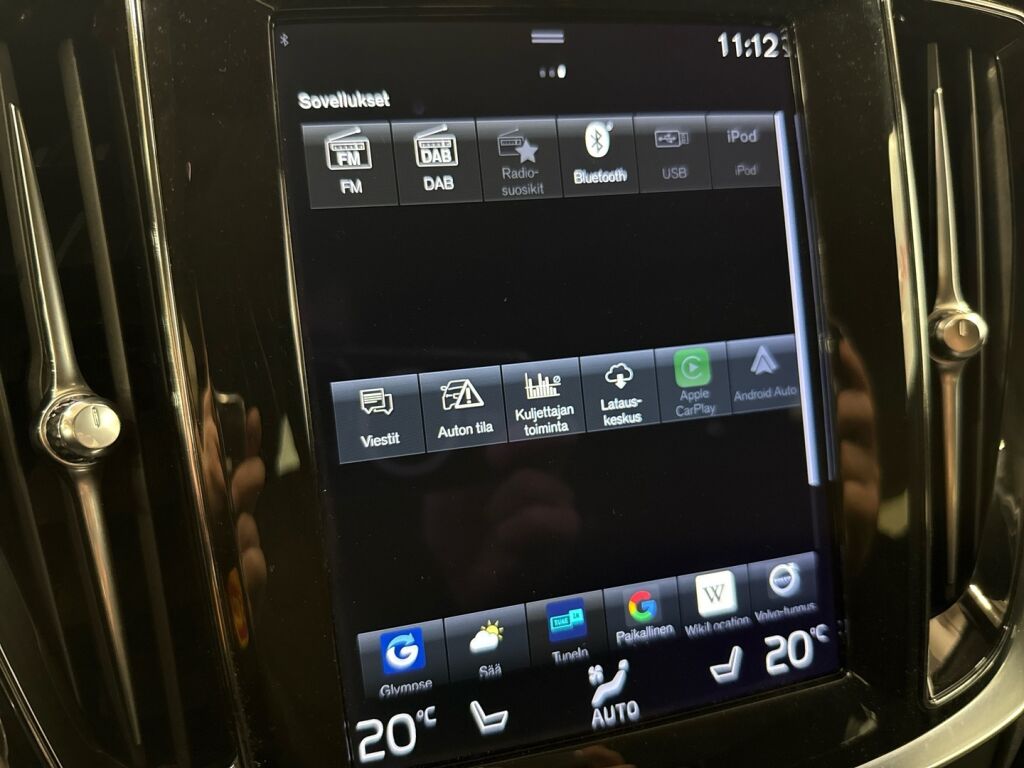 Volvo V60 2022 Musta