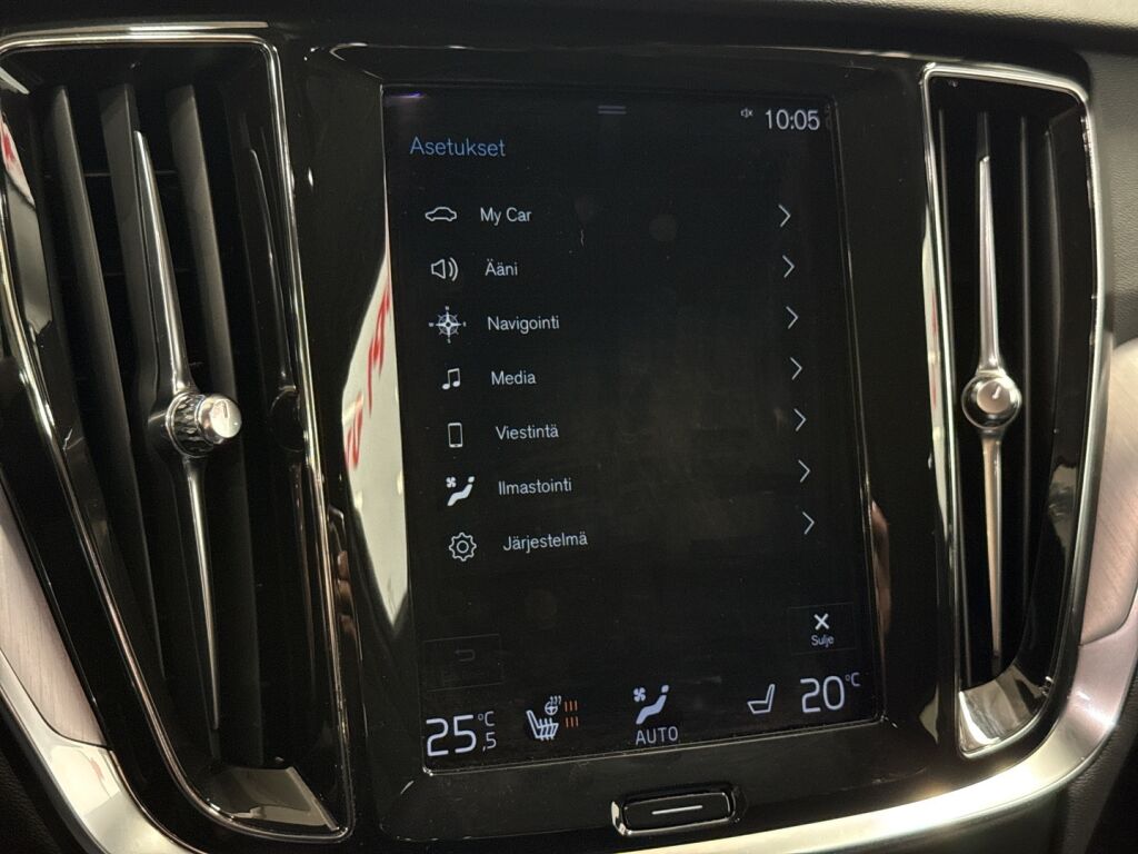 Volvo V60 2022 Musta