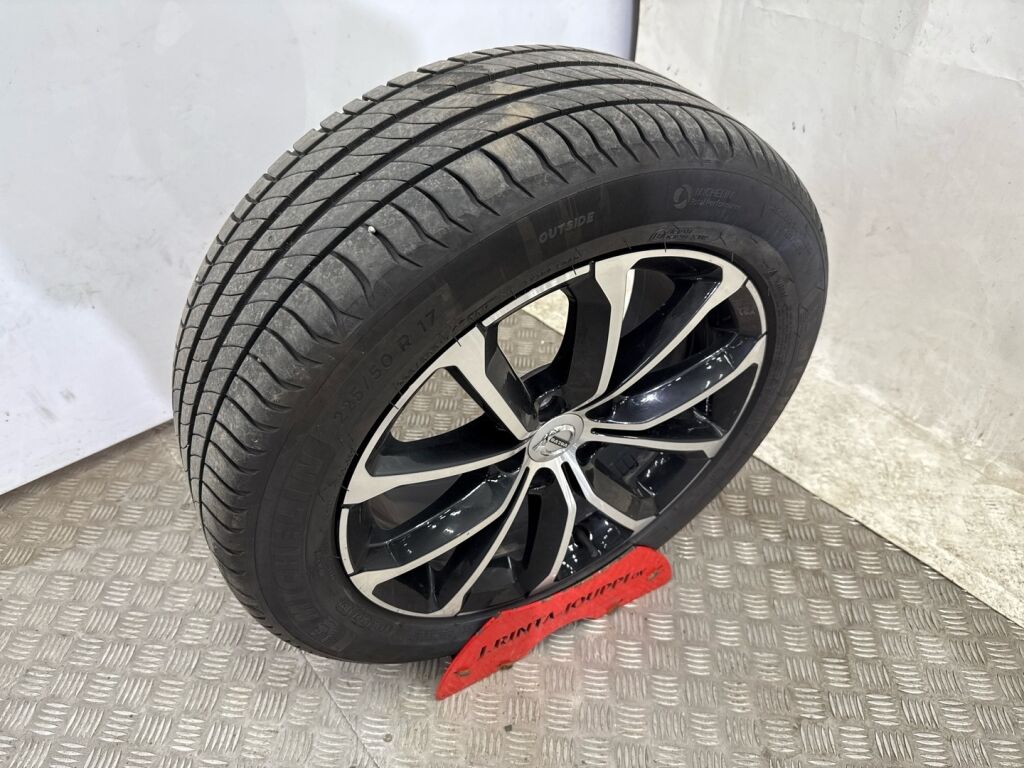 Volvo V60 2022 Musta