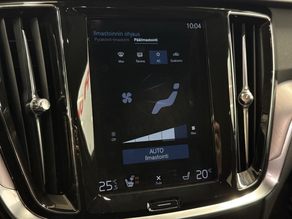 Volvo V60 2022 Musta