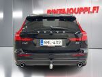 Volvo V60 2022 Musta