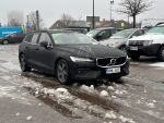 Volvo V60 2022 Musta