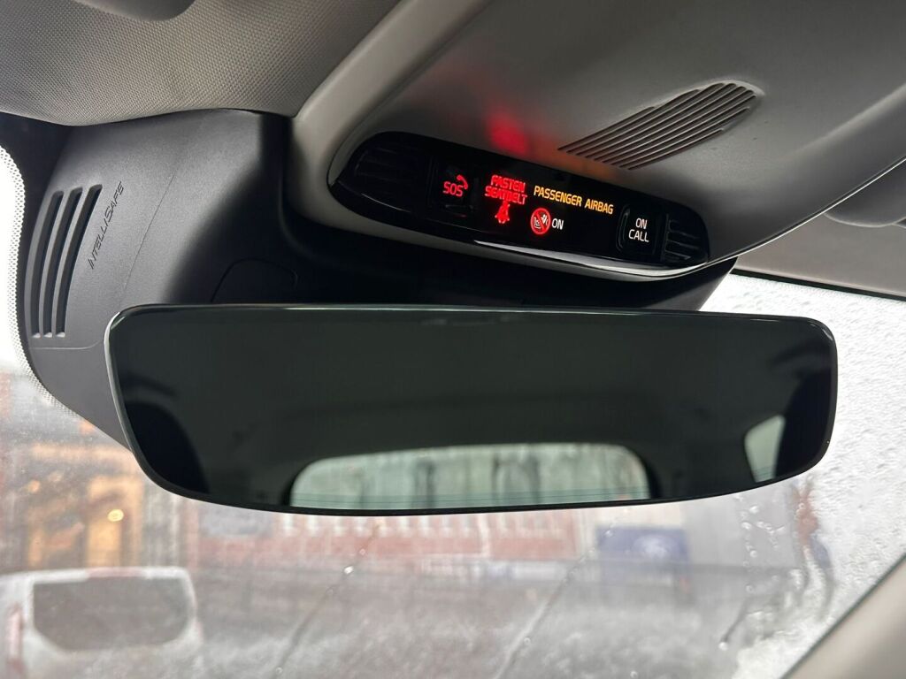 Volvo V60 2022 Musta