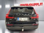 Volvo V60 2022 Musta