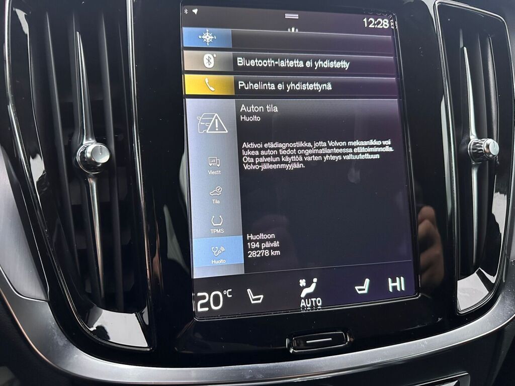 Volvo V60 2022 Musta