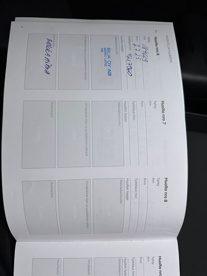 Volvo V60 2022 Musta