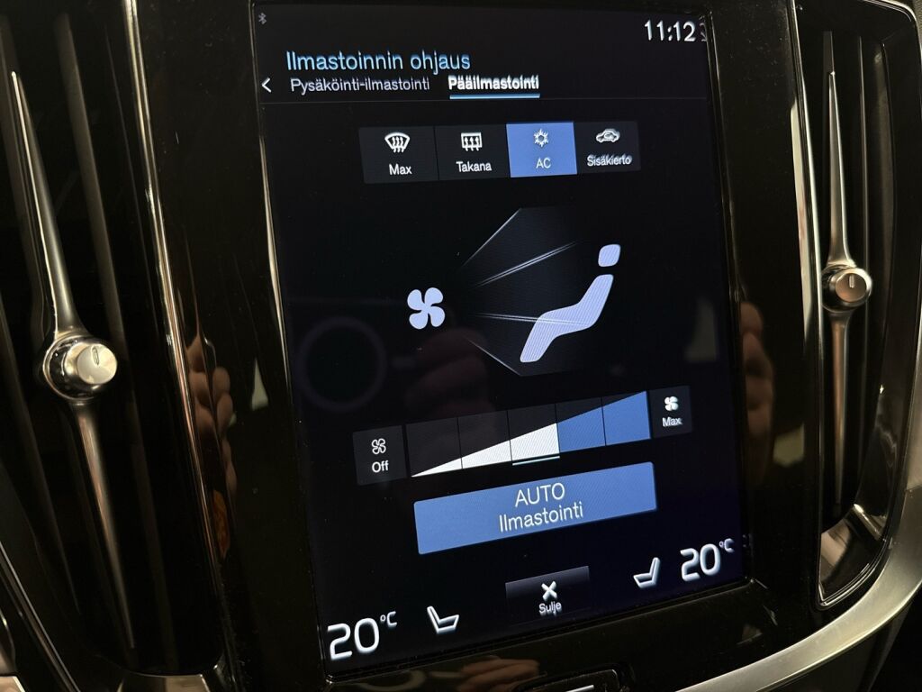 Volvo V60 2022 Musta