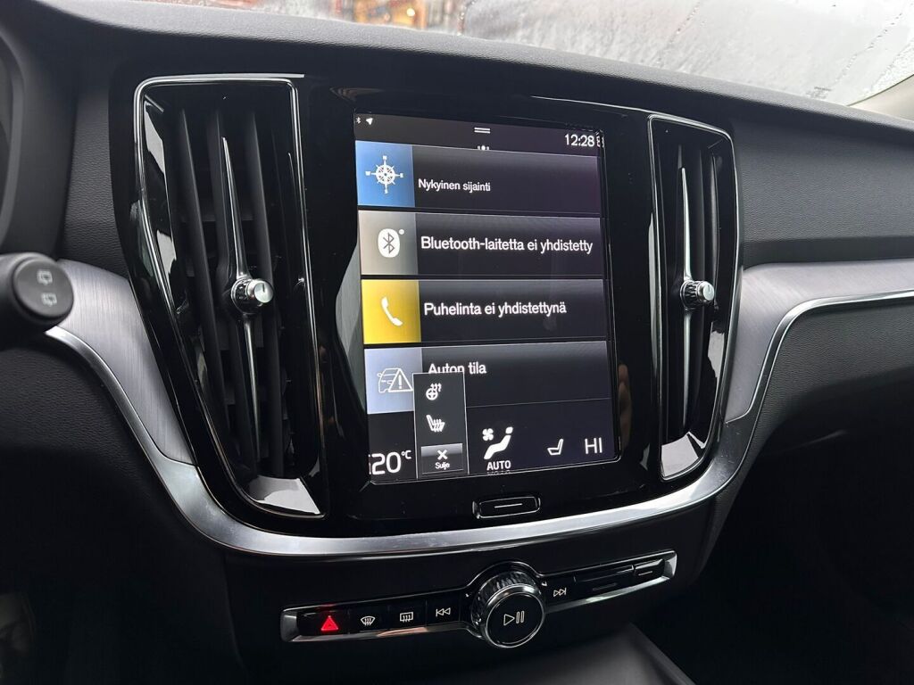 Volvo V60 2022 Musta