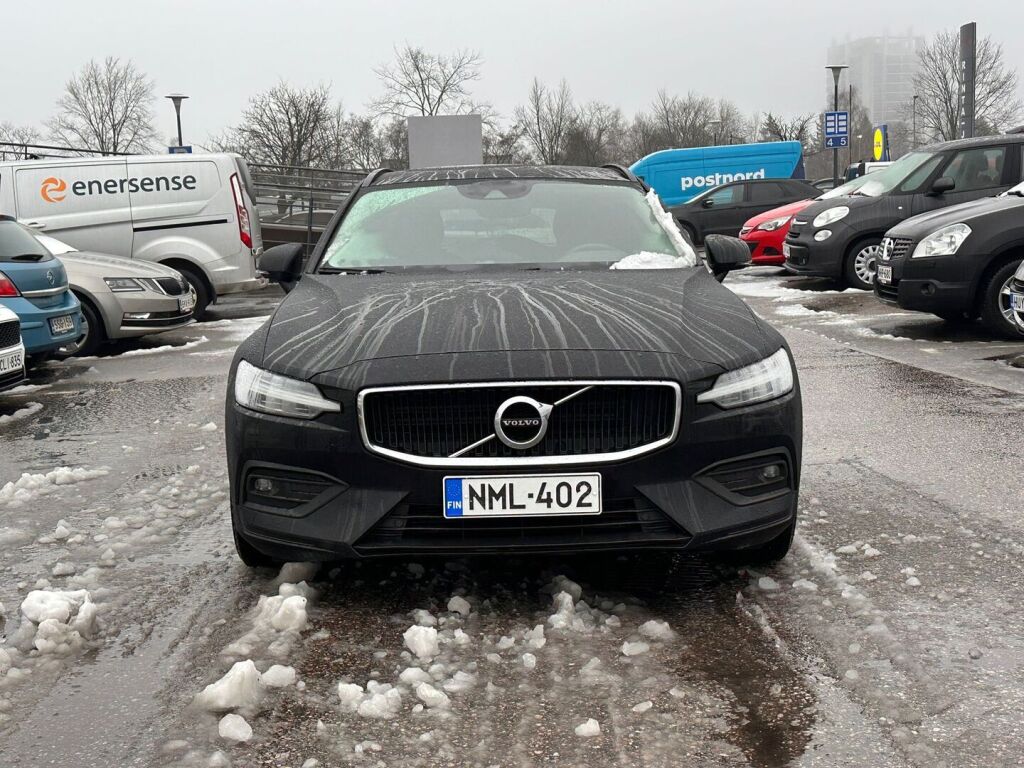 Volvo V60 2022 Musta