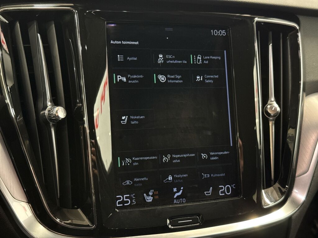 Volvo V60 2022 Musta