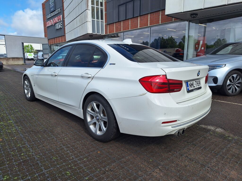 BMW 330 2018 Valkoinen