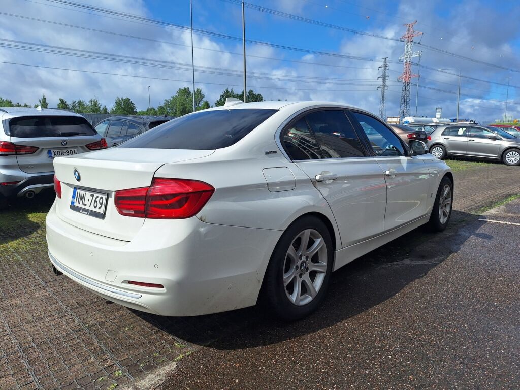 BMW 330 2018 Valkoinen