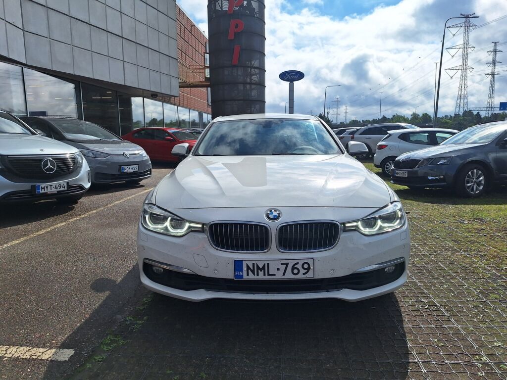BMW 330 2018 Valkoinen
