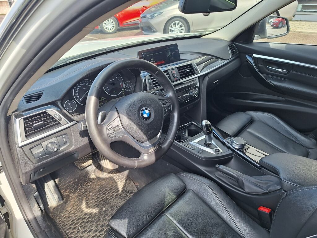 BMW 330 2018 Valkoinen
