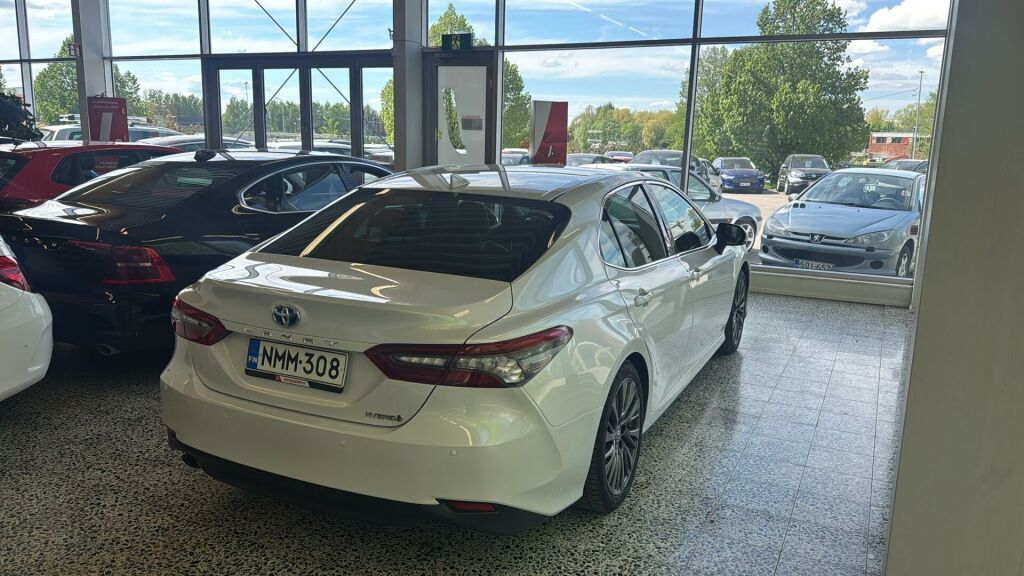 Toyota Camry 2021 Valkoinen