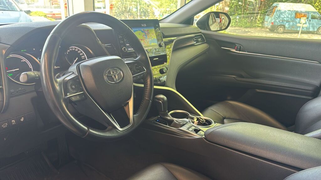 Toyota Camry 2021 Valkoinen