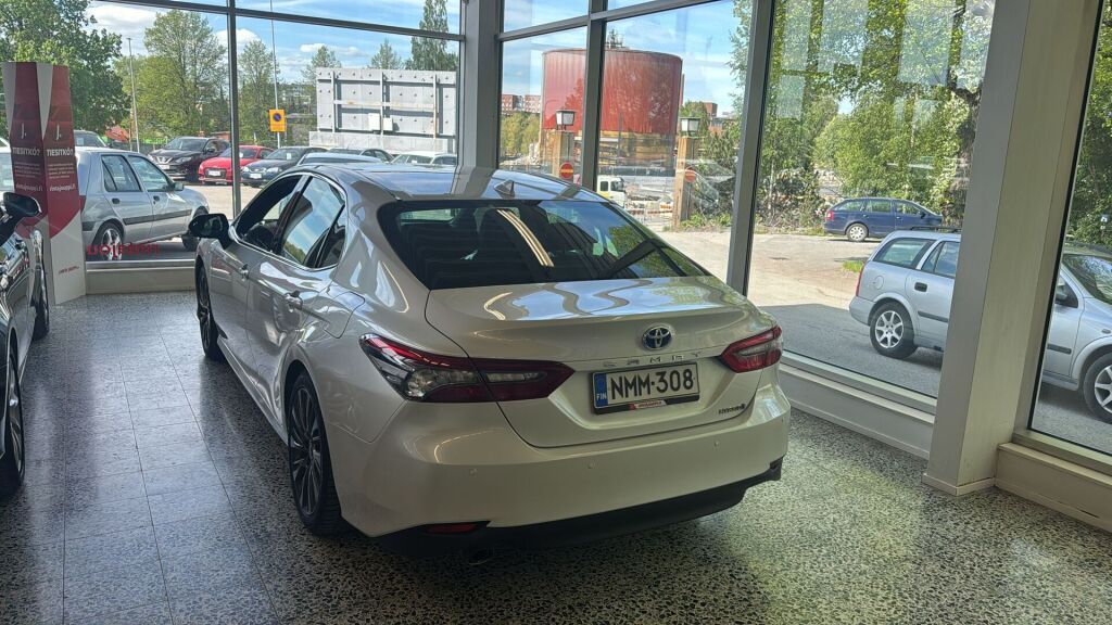 Toyota Camry 2021 Valkoinen