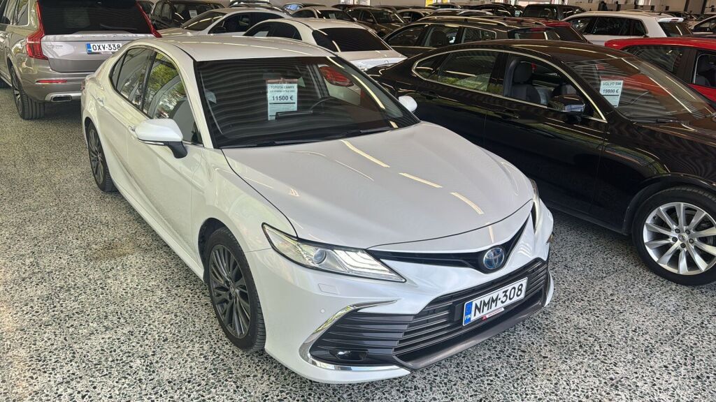 Toyota Camry 2021 Valkoinen