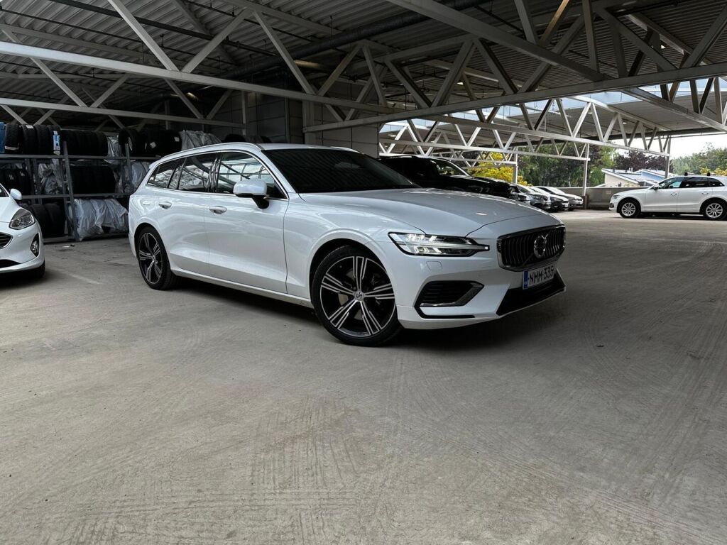 Volvo V60 2022 Valkoinen