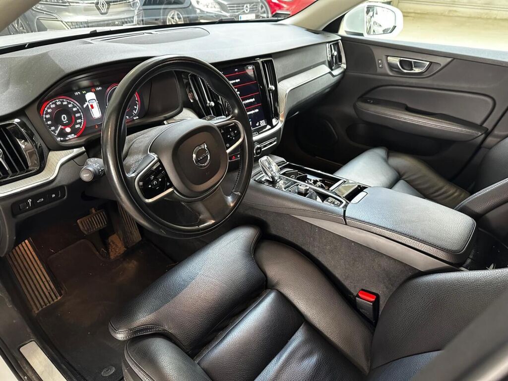 Volvo V60 2022 Valkoinen