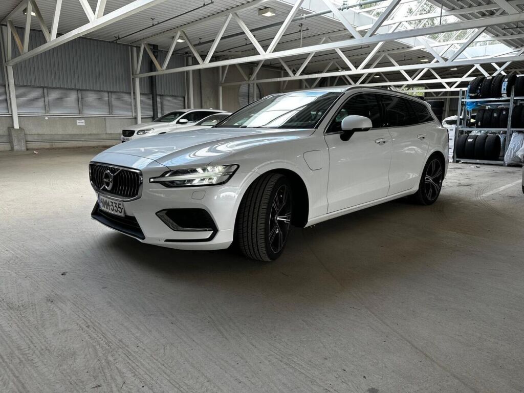 Volvo V60 2022 Valkoinen