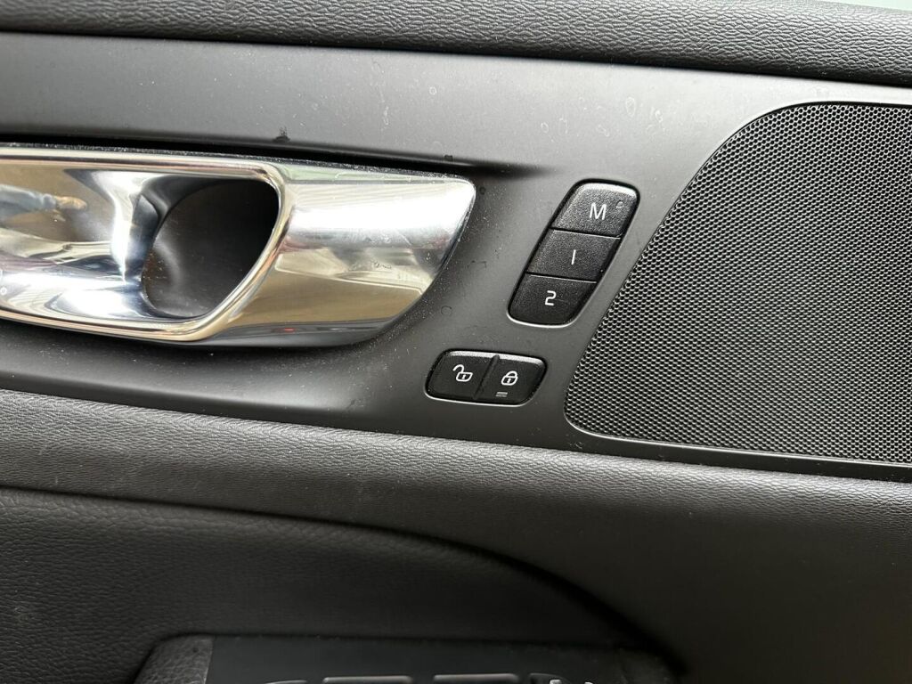 Volvo V60 2022 Valkoinen