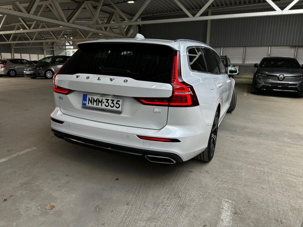 Volvo V60 2022 Valkoinen