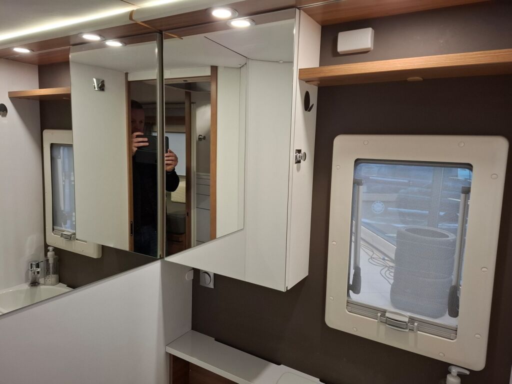 Adria Matrix Plus 670 SL Nordkapp Edition 2021 Valkoinen