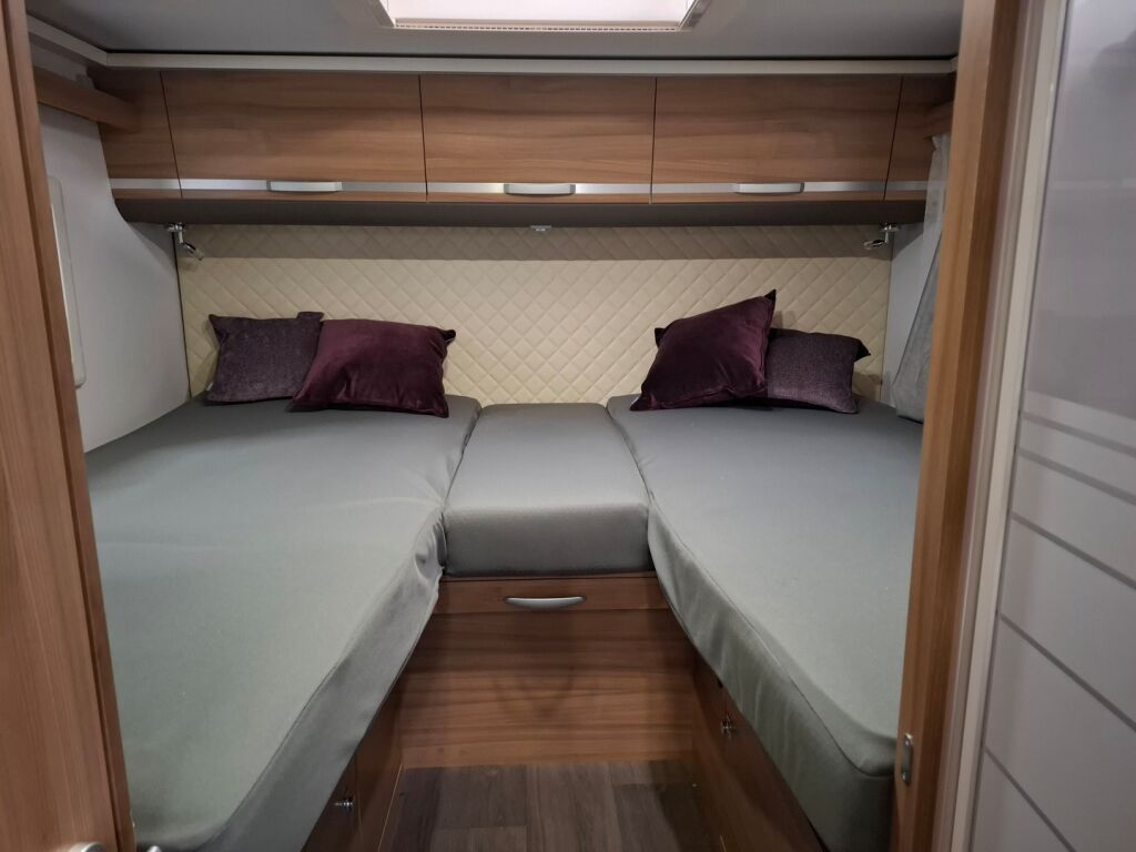 Adria Matrix Plus 670 SL Nordkapp Edition 2021 Valkoinen