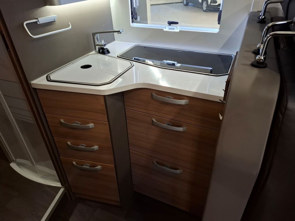 Adria Matrix Plus 670 SL Nordkapp Edition 2021 Valkoinen