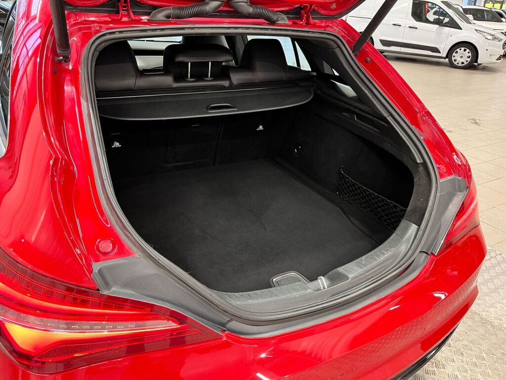 Mercedes-Benz CLA 2017 Punainen