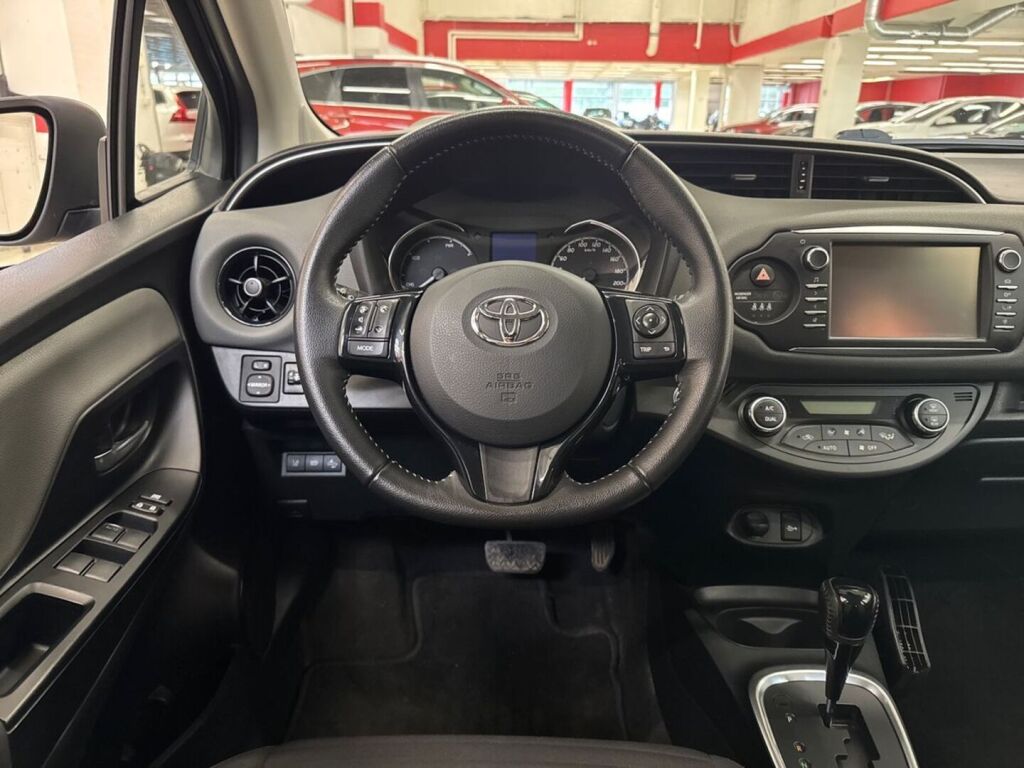 Toyota Yaris 2019 Harmaa