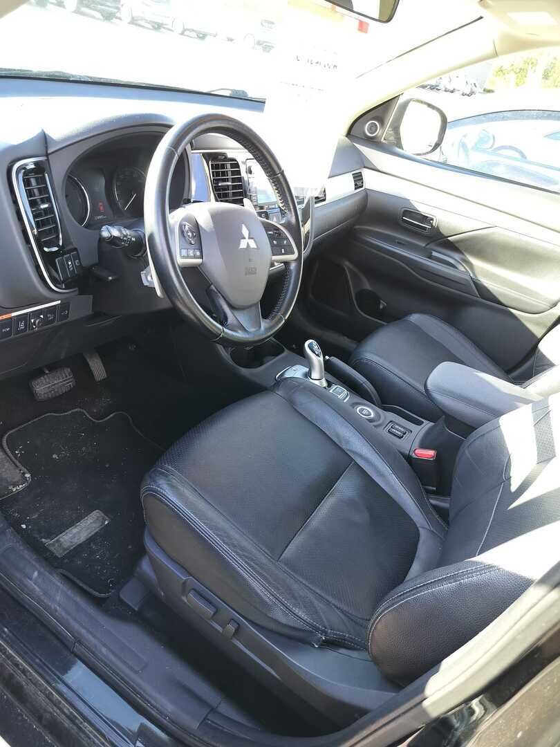 Mitsubishi Outlander PHEV 2013 Musta