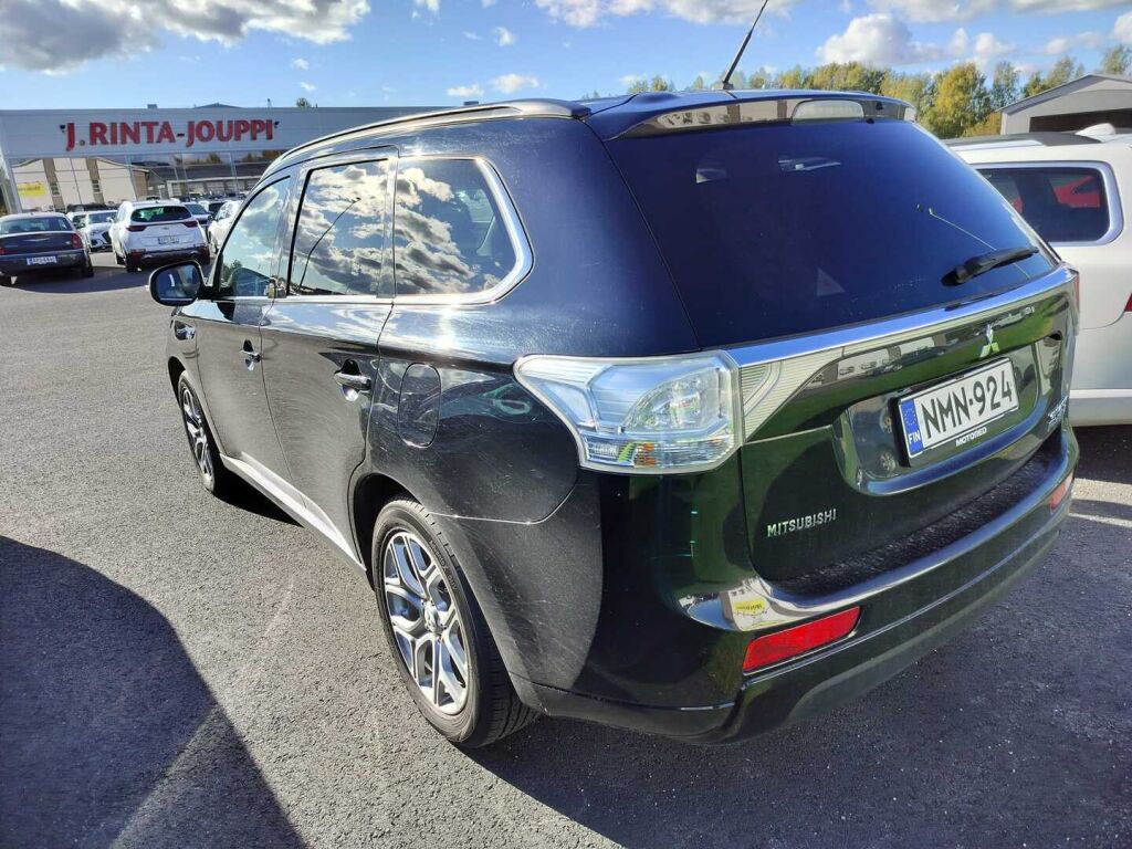 Mitsubishi Outlander PHEV 2013 Musta