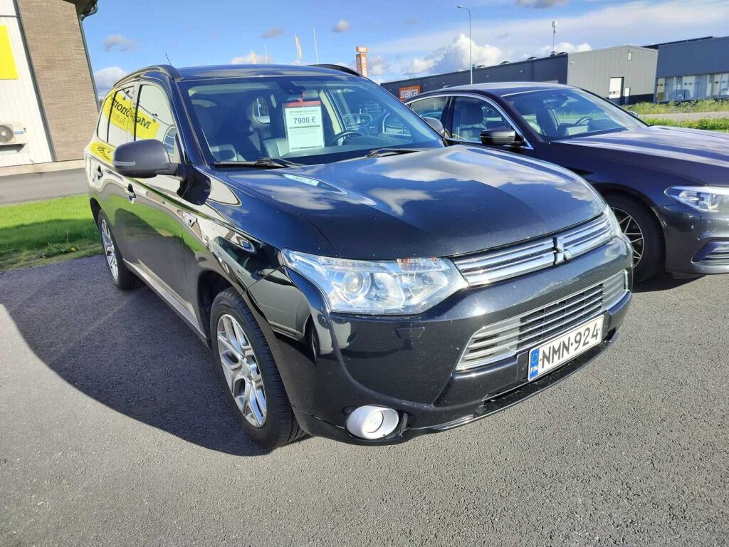 Mitsubishi Outlander PHEV 2013 Musta