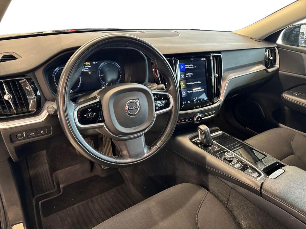Volvo V60 2019 Musta