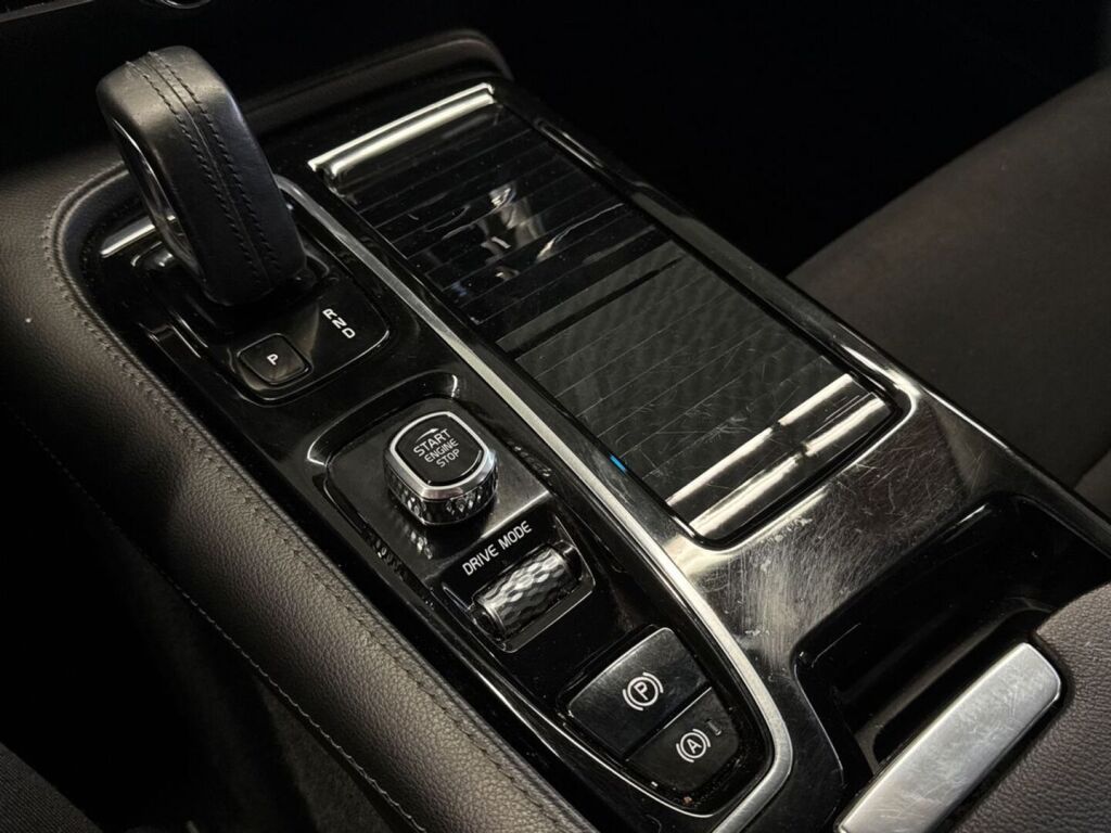 Volvo V60 2019 Musta